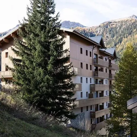 Apartment Douceur Montagnarde A Valfrejus, Duplex De 57m2 & 7 Personnes